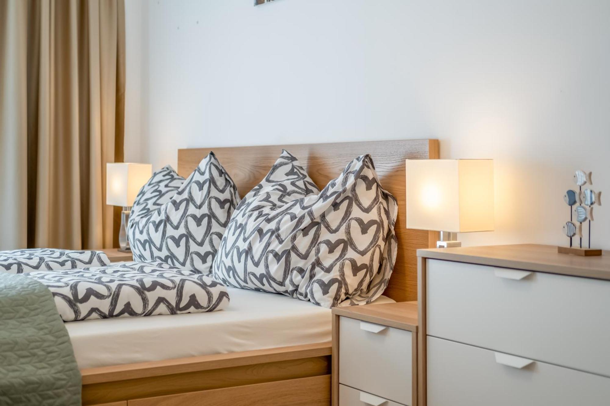 Mf Port Azur Wellness Apartments Siofok Luaran gambar